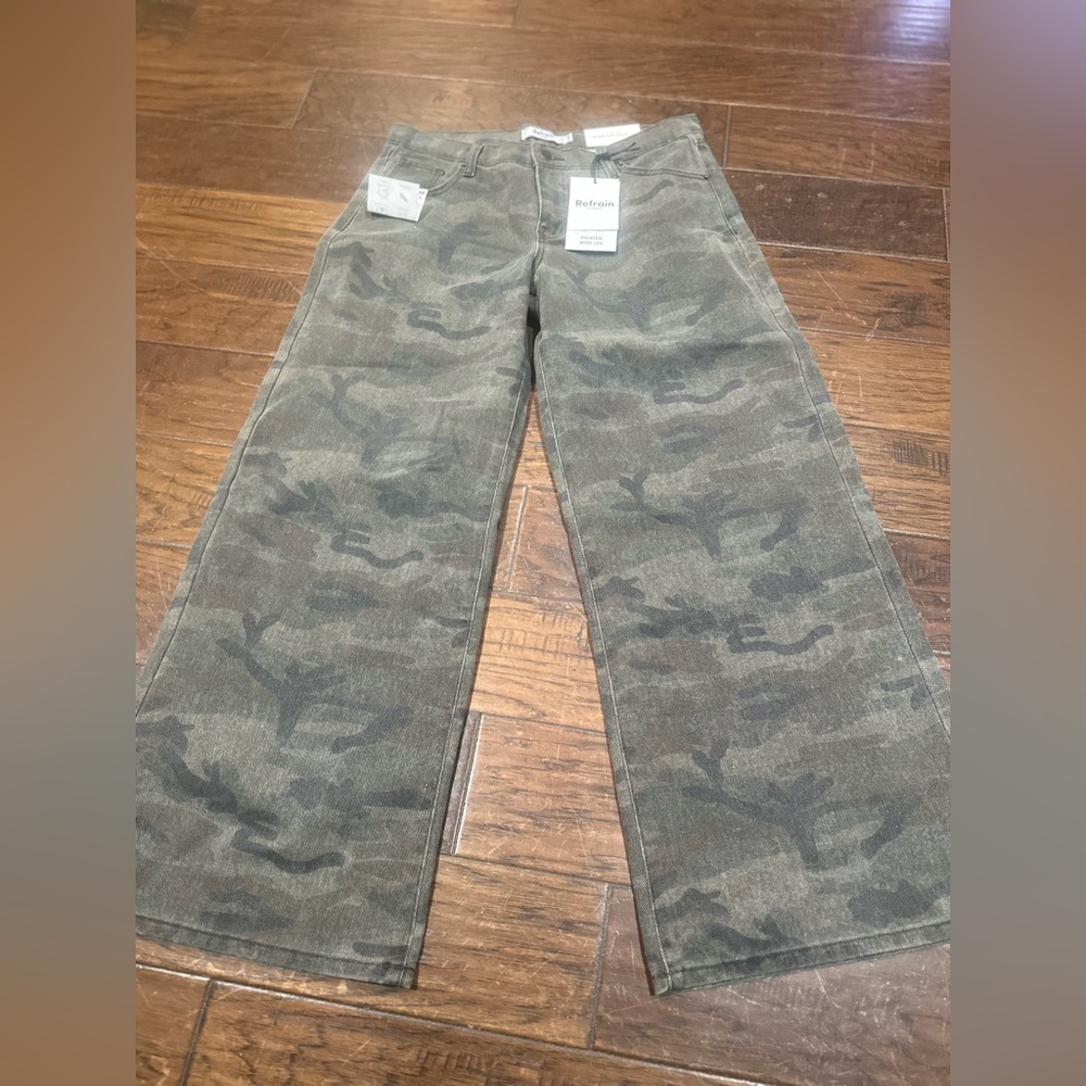 Refrain Camouflage Wide‎ Leg Jeans NWT size 11/30